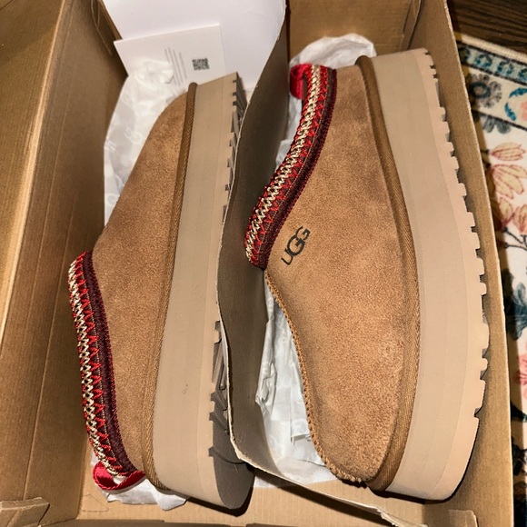 UGG Tazz Platforms - Picture 4 of 7